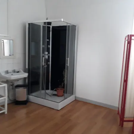 Dans Maison Bourgeoise *